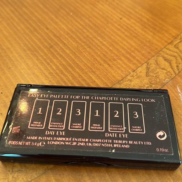 Easy Eye pallet for the Charlotte darling lock. A six eye shadow pallet.